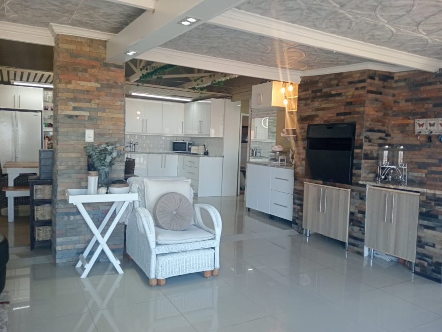3 Bedroom Property for Sale in Wavecrest Eastern Cape